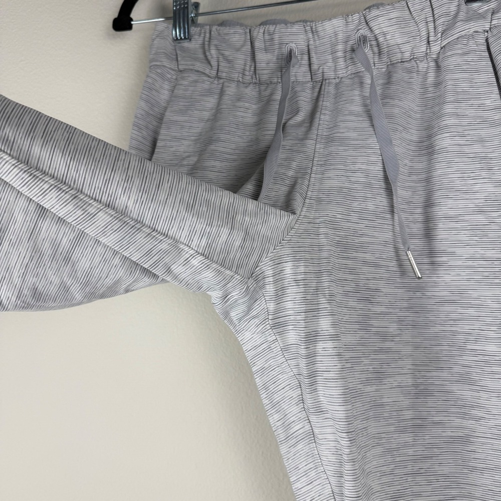 Lululemon On The Fly Pants Crop Womens Size 2‎ Heather Grey Luxtreme Athleisure - Picture 10 of 10